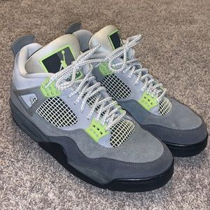 Neon air Jordan retro 4s size 9